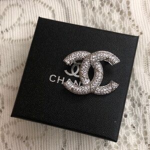 ✨CHANELSilver Crystal Embellished Brooch